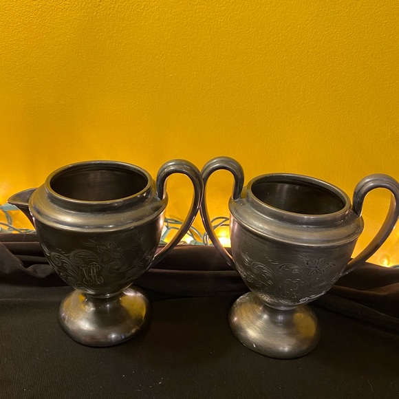 Silver plated goblet style cream and sugar - Picture 9 of 9